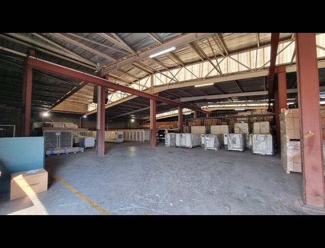 1,840M² WAREHOUSE TO LET IN JET PARK